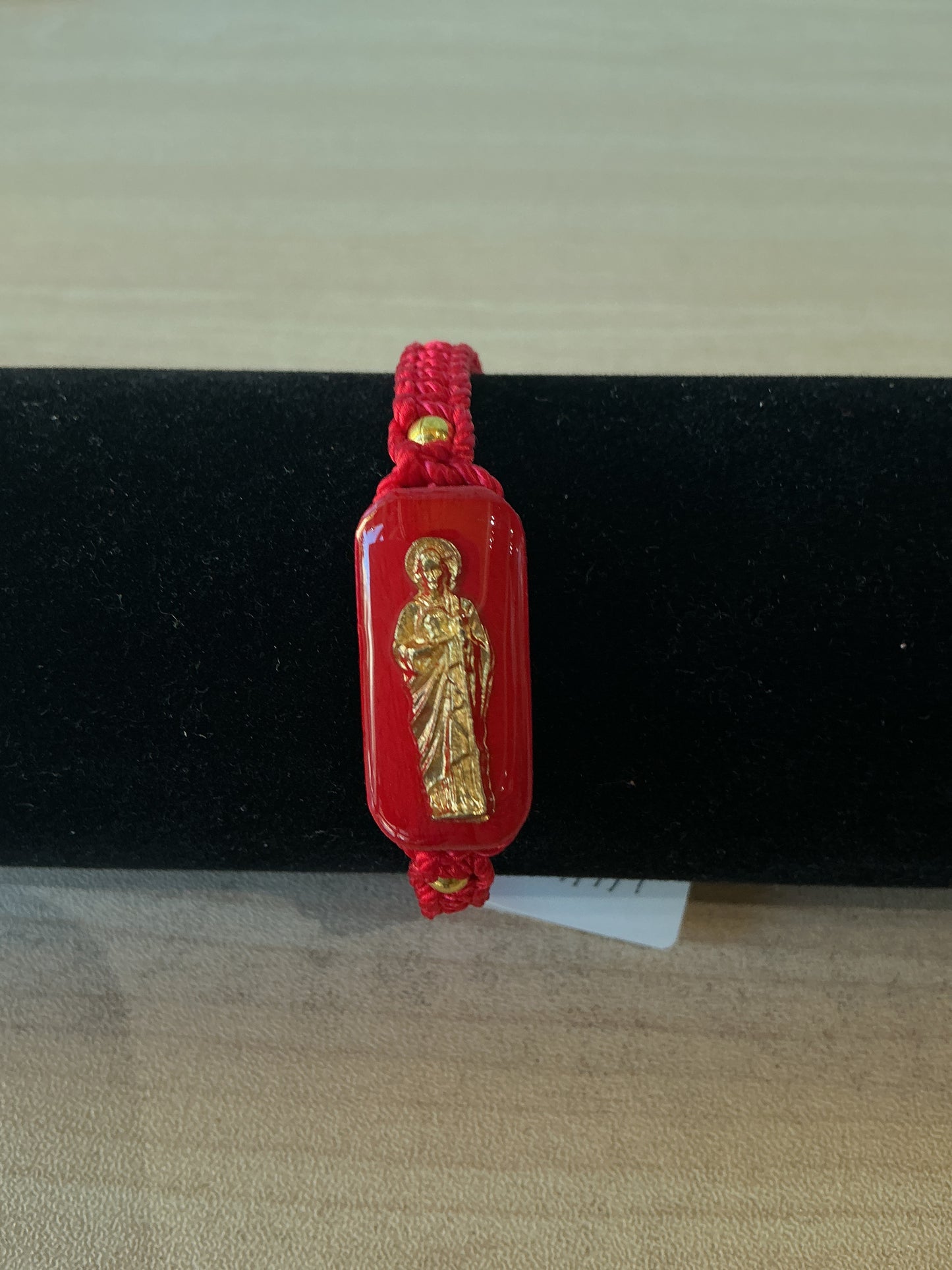 Pulsera de hilo , madera encapsulada con resina - San Judas