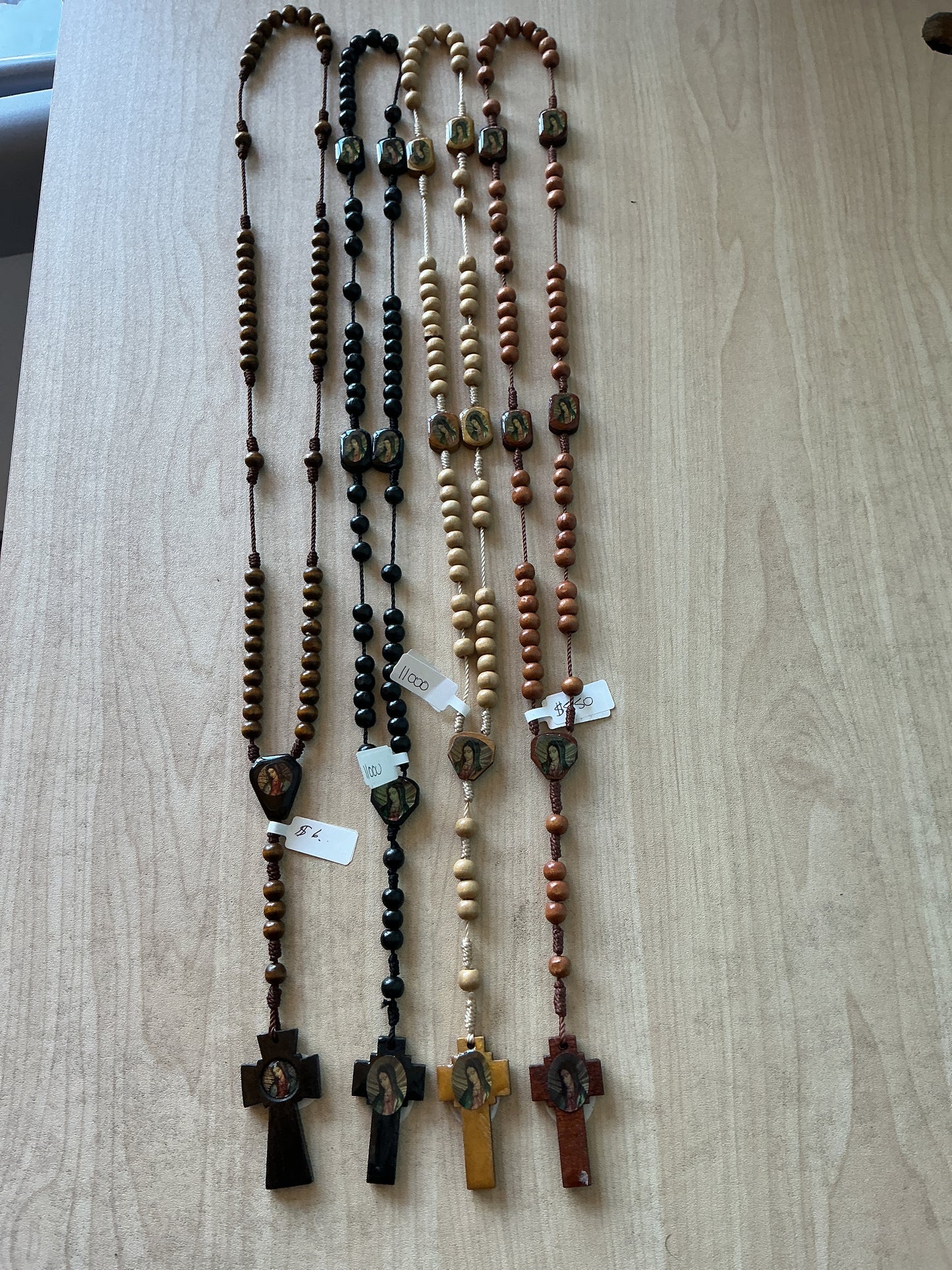Rosario de madera de La Virgen