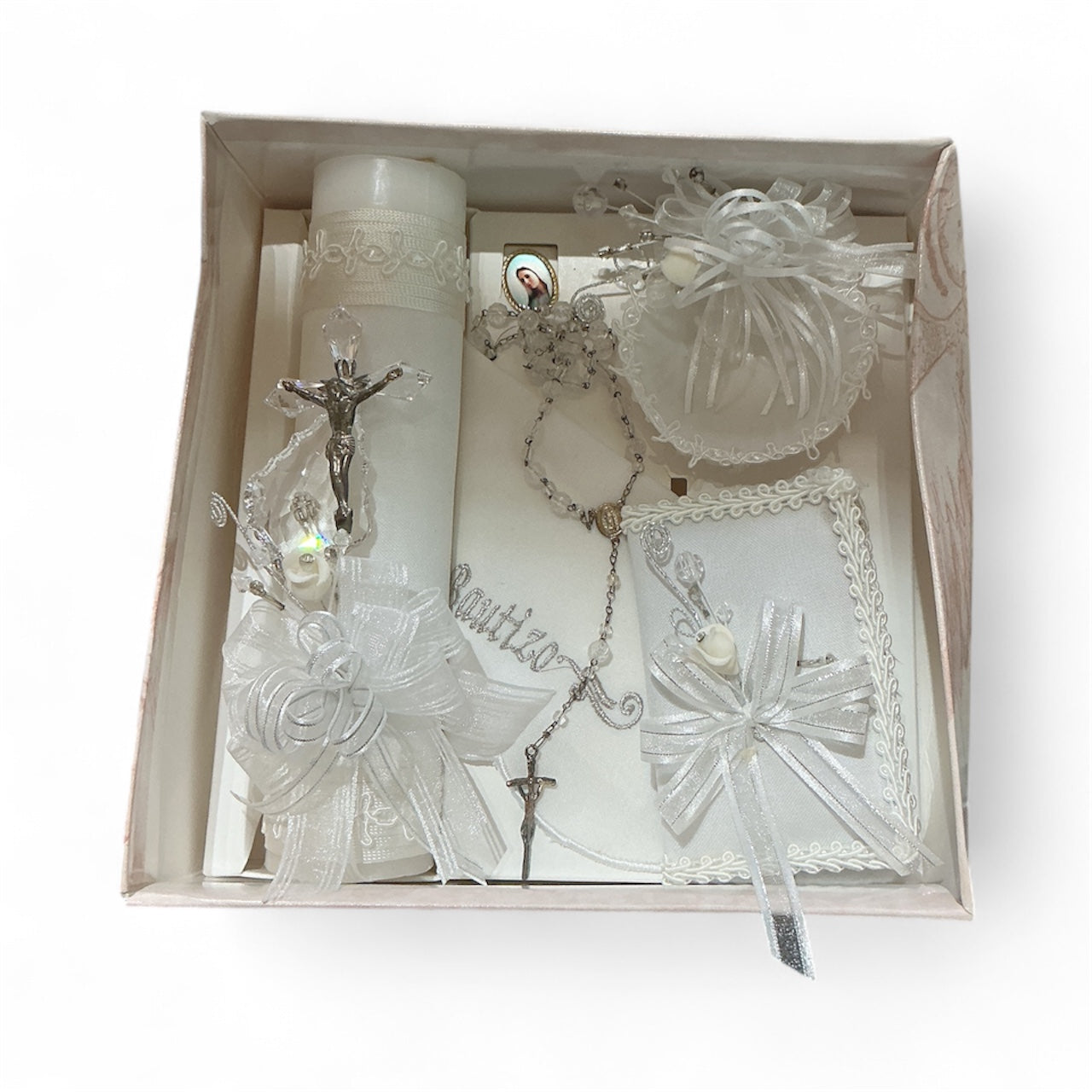 Baptism candle set for Boys and Girls, white with candle with Crucifix, baptismal towel, shell, rosary, Virgen Reina de la Paz medal spanish