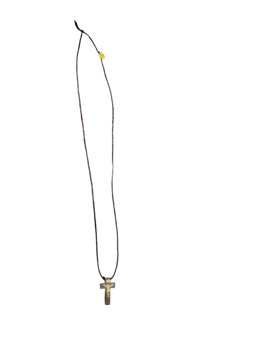 Cruz de madera con cordon Negro