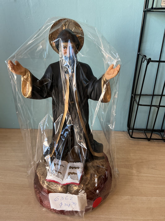 St. Charbel Arrodillado 11"H