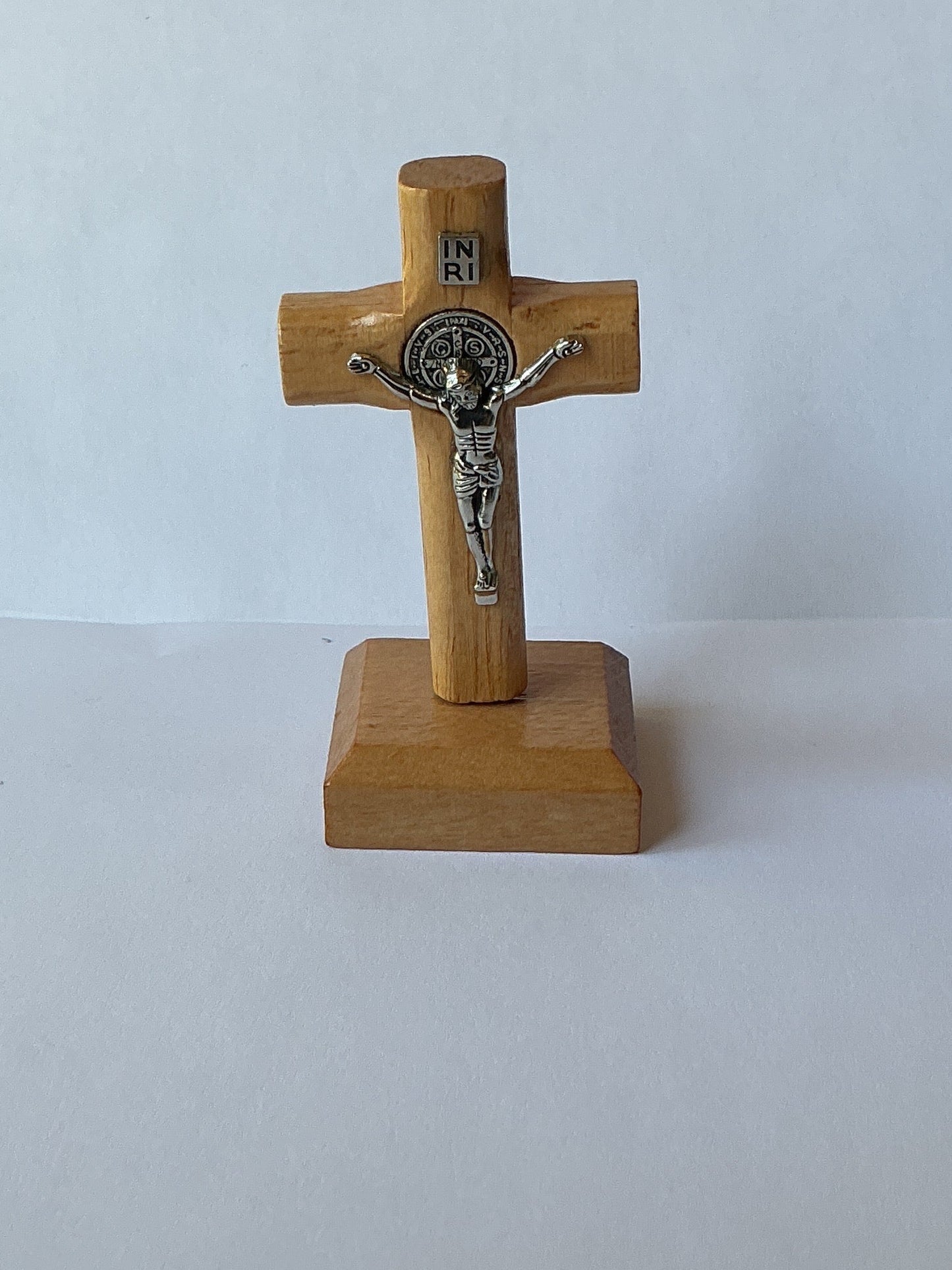 Cruz con Base de Madera