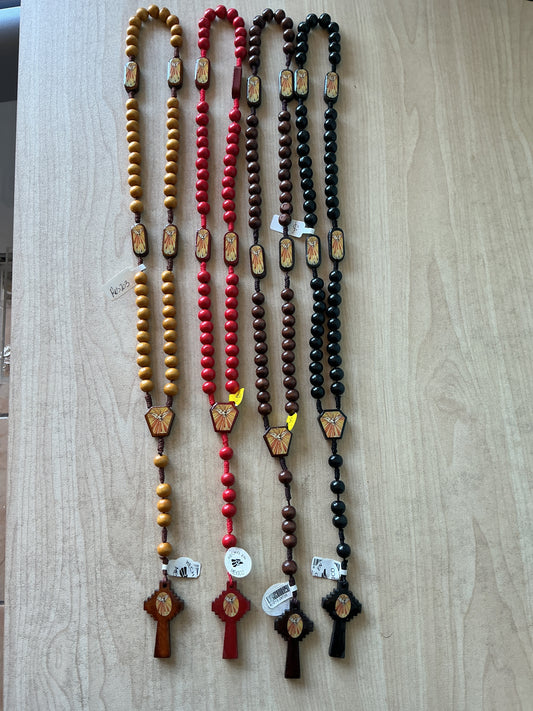 Rosario de madera con imagen del Espiritu Santo