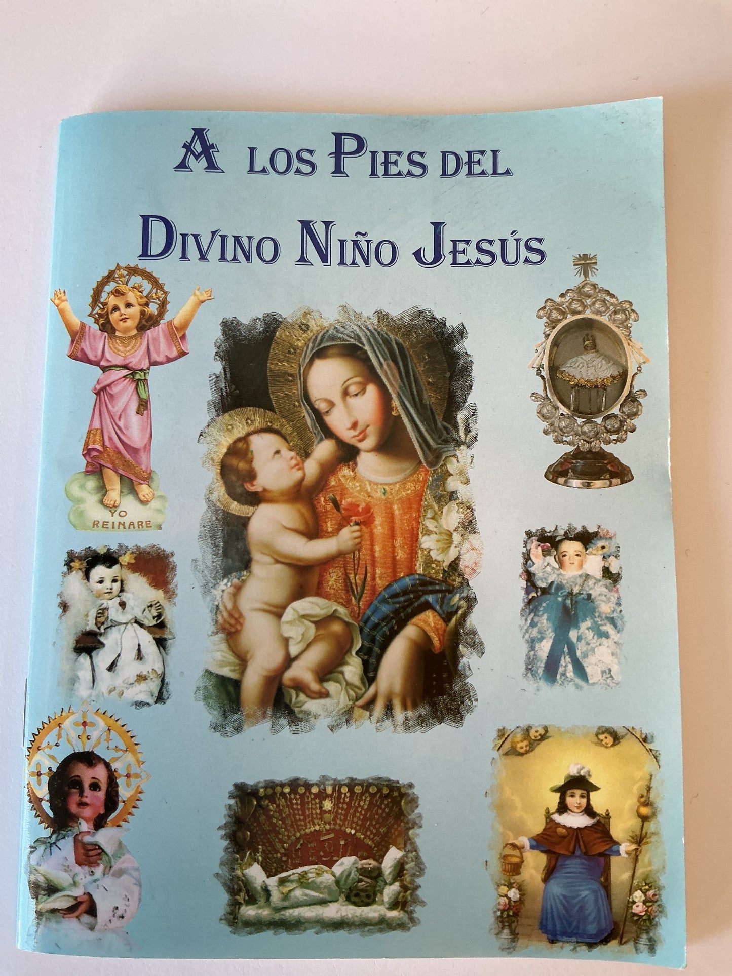 A los pies del Divino Niño Jesús
