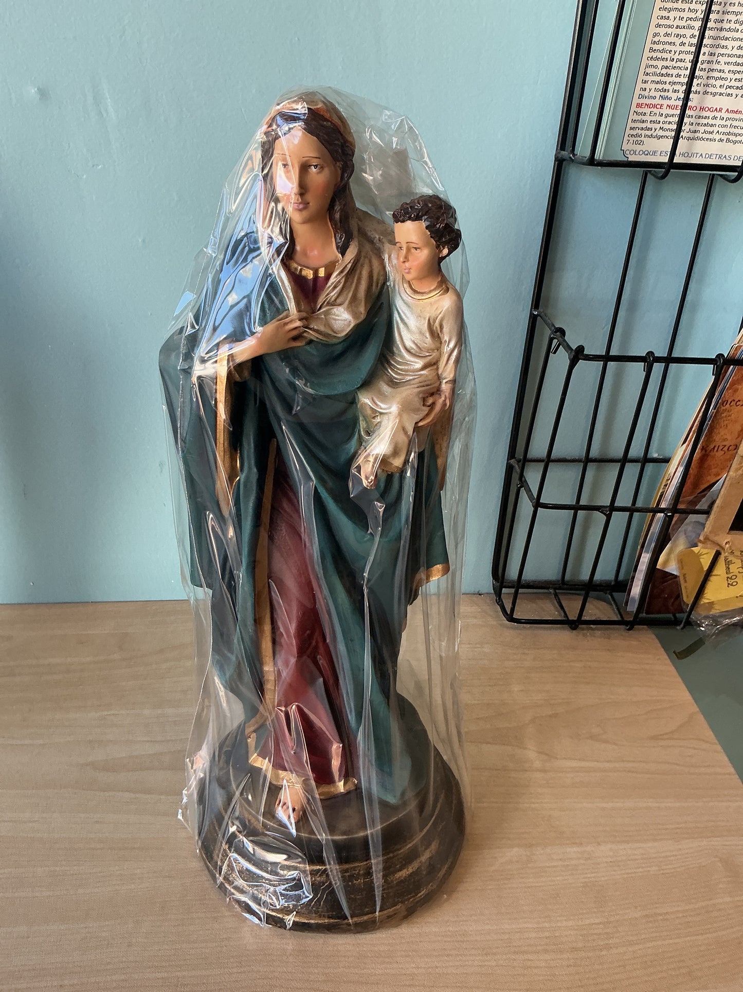 Virgen con el Niño 13.50"H