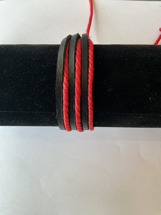 Pulsera Roja con negro de cuero sintético tejidas a mano