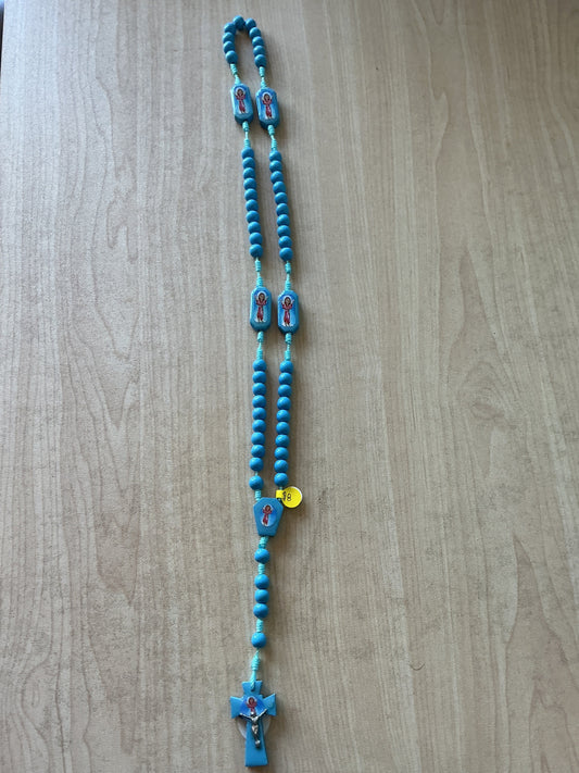 Rosario de madera con imagen del Divino Niño