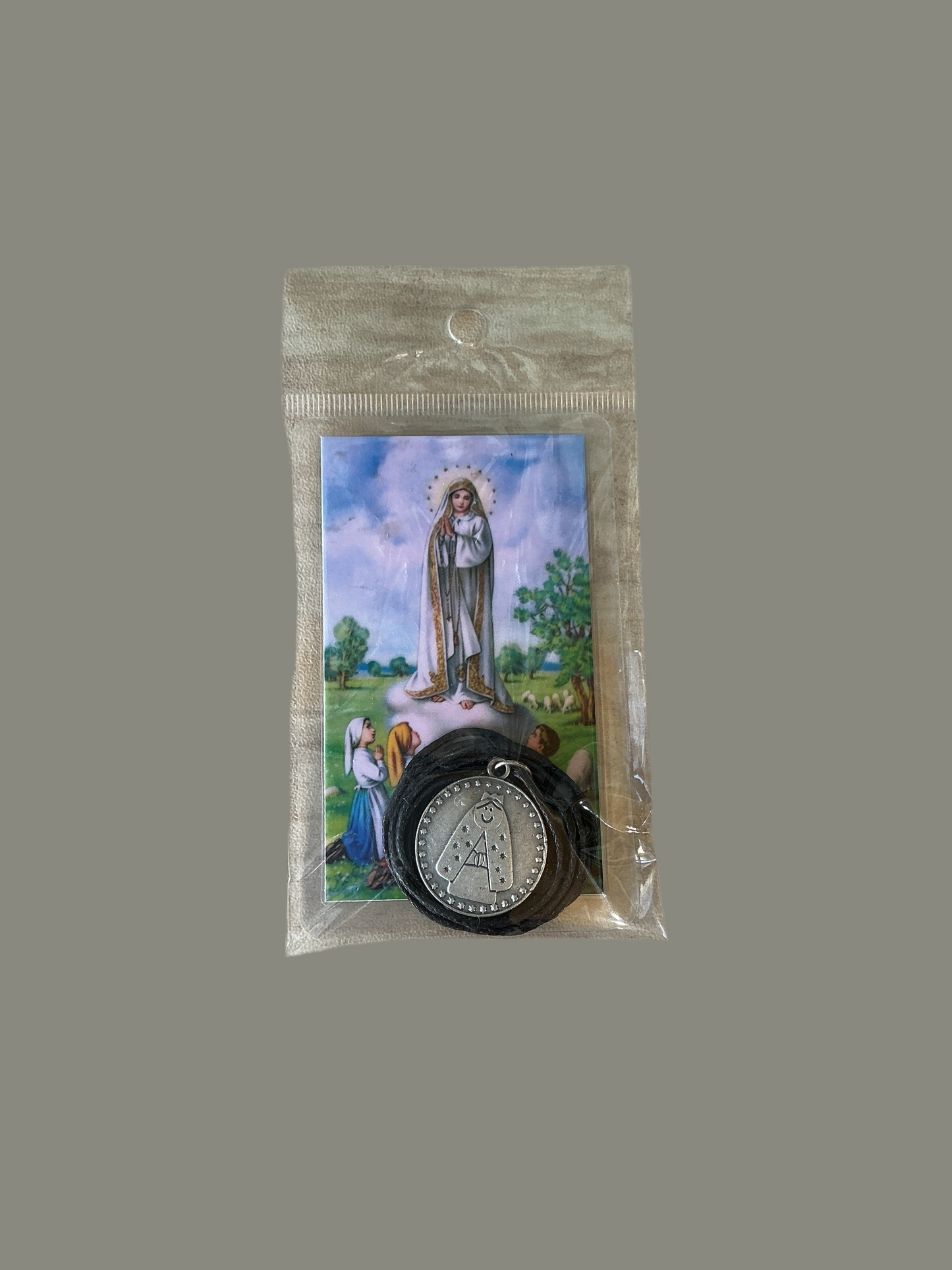 Collar de hilo negro con medalla de Virgen de Fatima