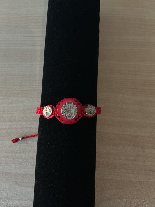 Pulsera de hilo rojo , encapsulado con resina de San Benito