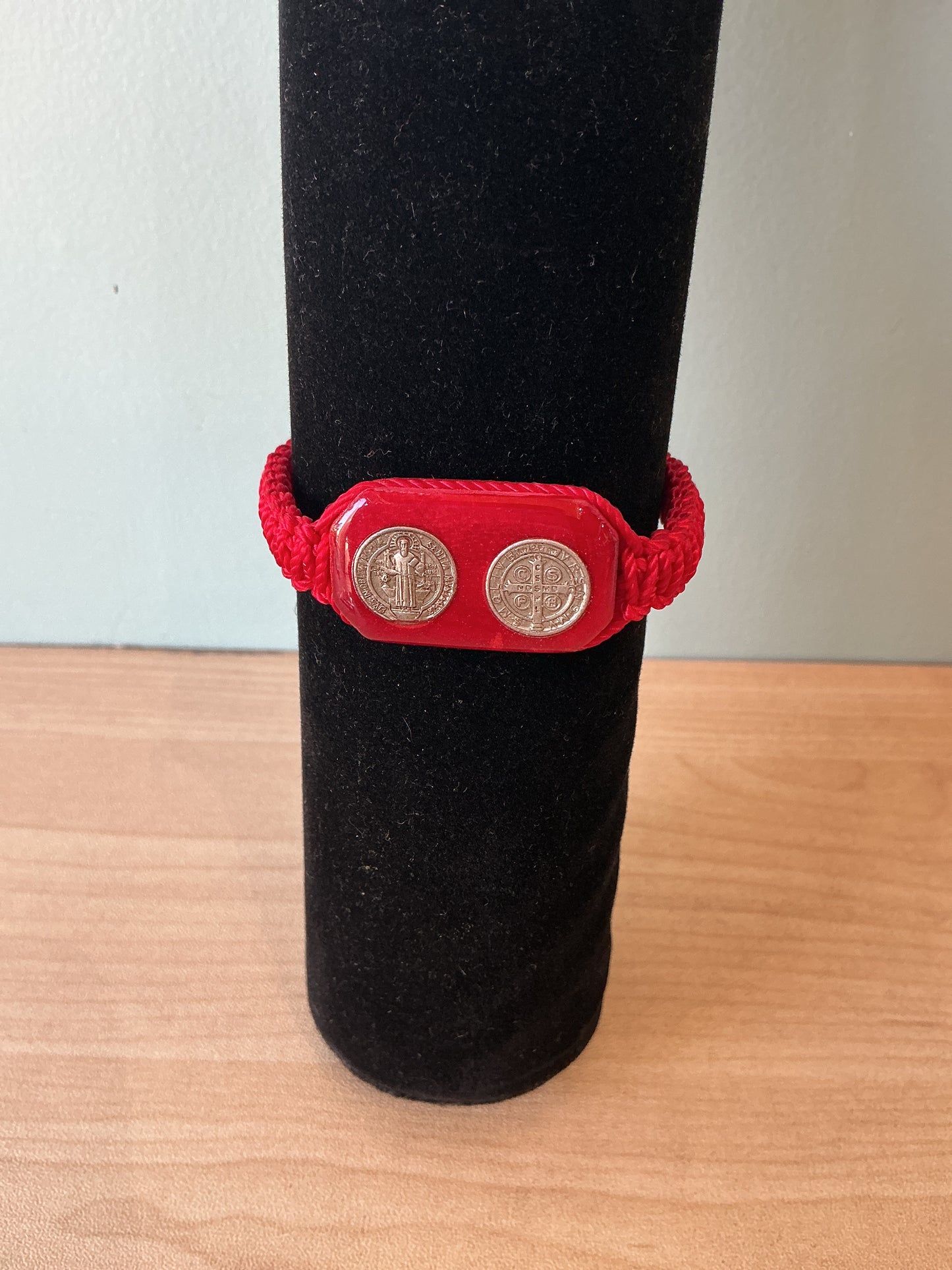 Pulsera de hilo con doble trenzado, madera encapsulada con resina - San Benito