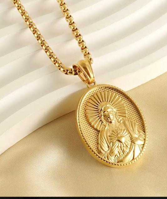 Collar Con Colgante Relieve Sagrado Corazón De Jesús Acero Inoxidable Chapado En Oro 18K