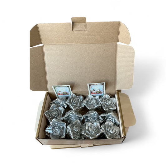 12 Devotional Silver Candles Divine Providence Box flower design / 12 Veladoras Devocionales de la Divina Providencia diseño de flor color plateado