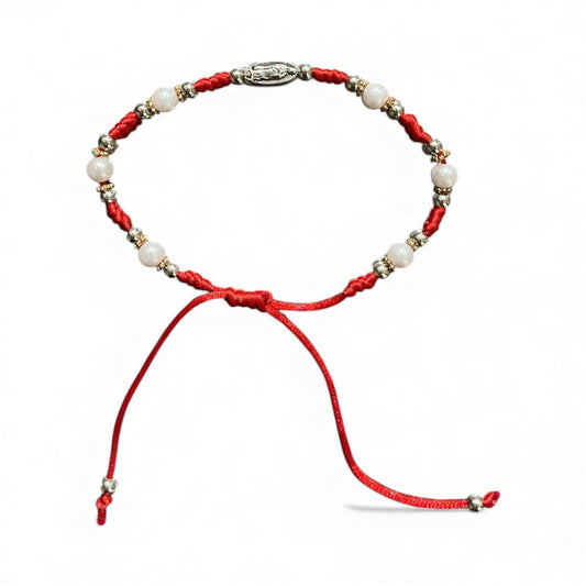 Pulsera de hilo roja con perla de la Virgen de Guadalupe